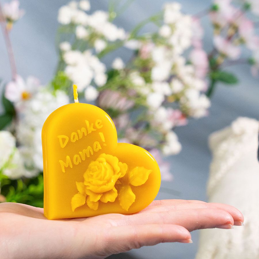 Muttertagskerze Herzform, Relief, Danke Mama, Rose 75x75x35mm – Bild 3